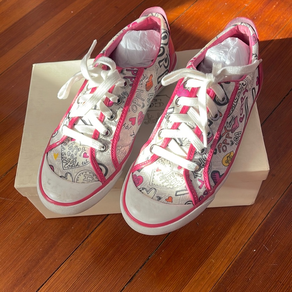 Coach woman’s sneakers Barrett poppy graffiti heart  size 7 M